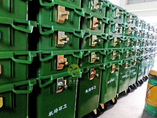 660升塑料垃圾桶容量大可上掛車機(jī)場(chǎng)環(huán)衛(wèi)就選它